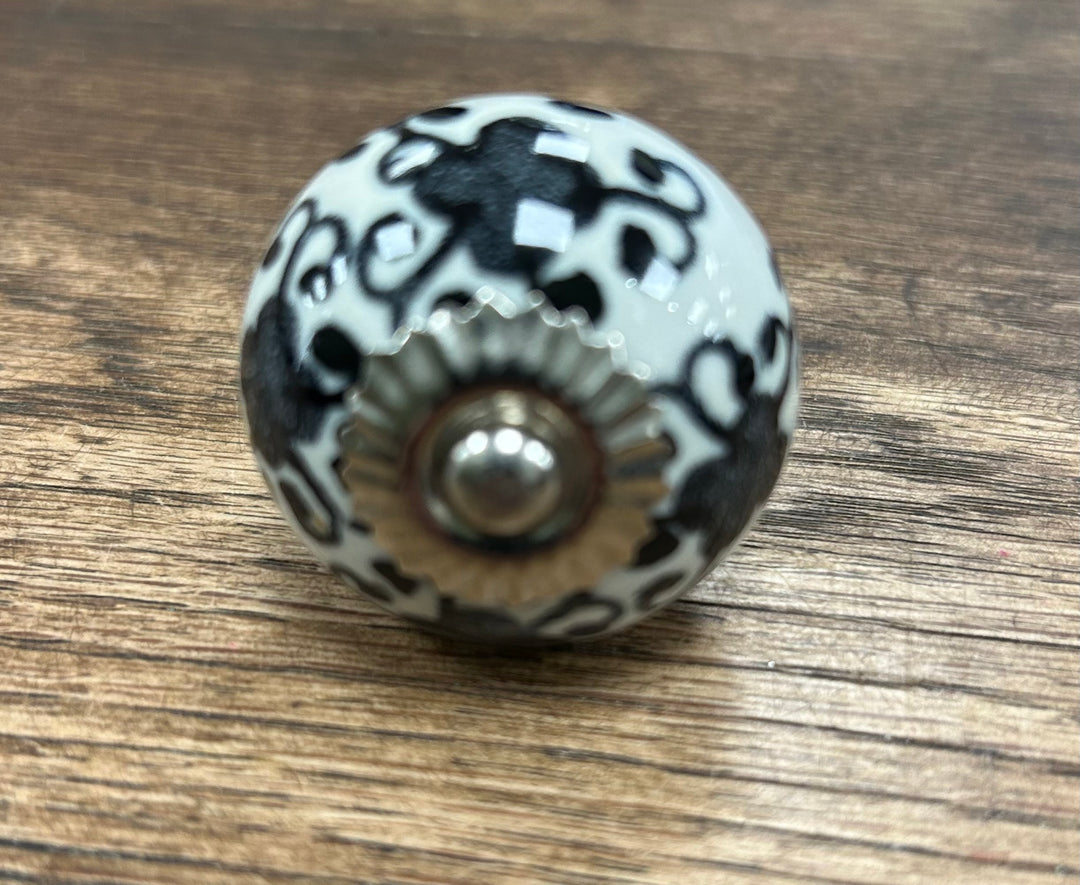 White and Black Flower Pattern