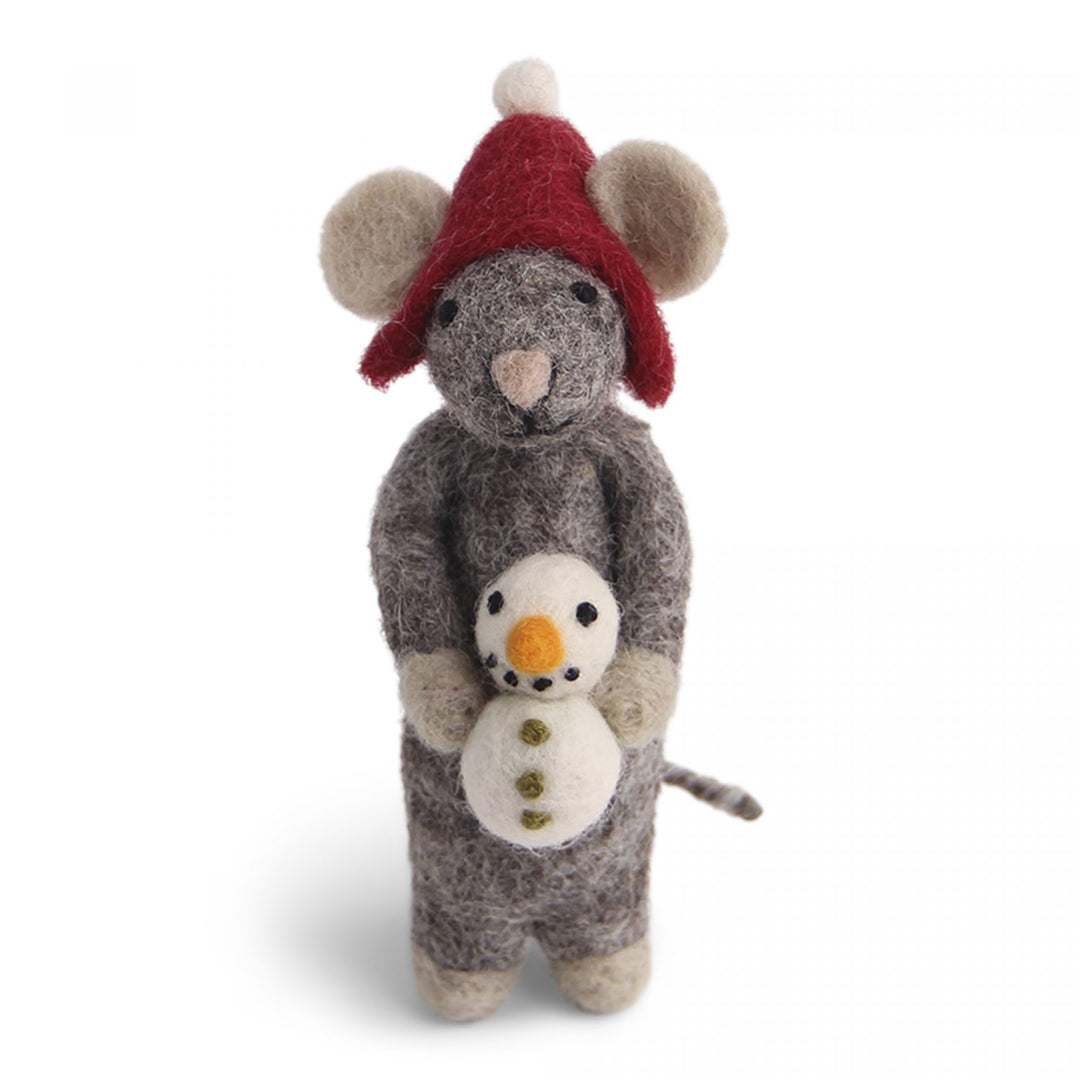 Baby Mouse with a Snowman