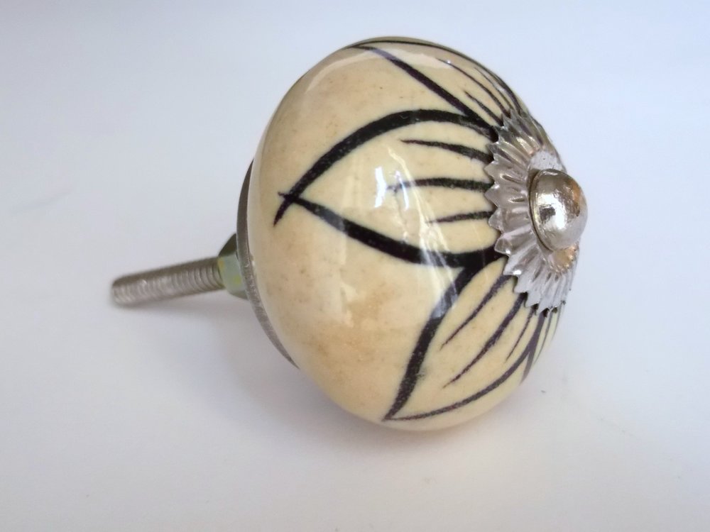Light Brown and Black Flower Knob