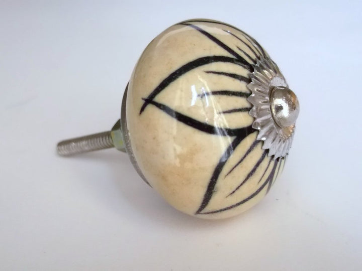 Light Brown and Black Flower Knob