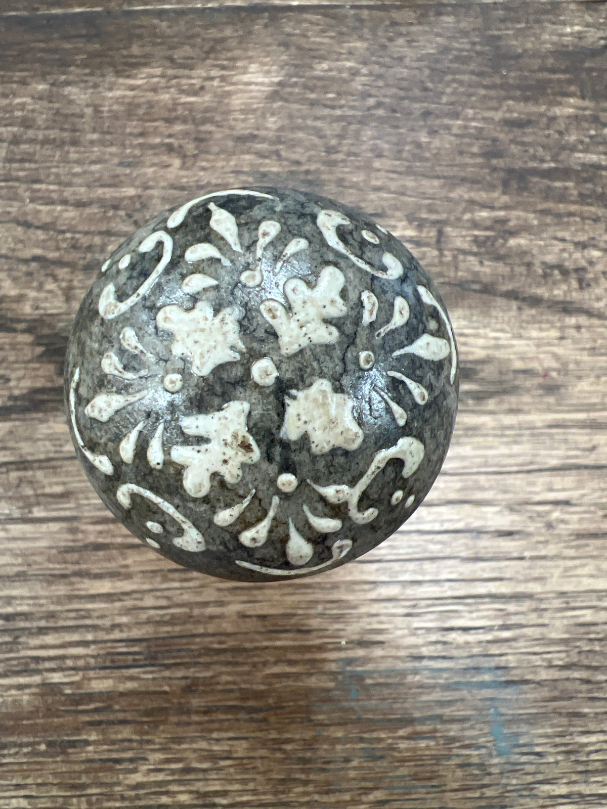 Grey With Cream Piped Pattern Round Knob