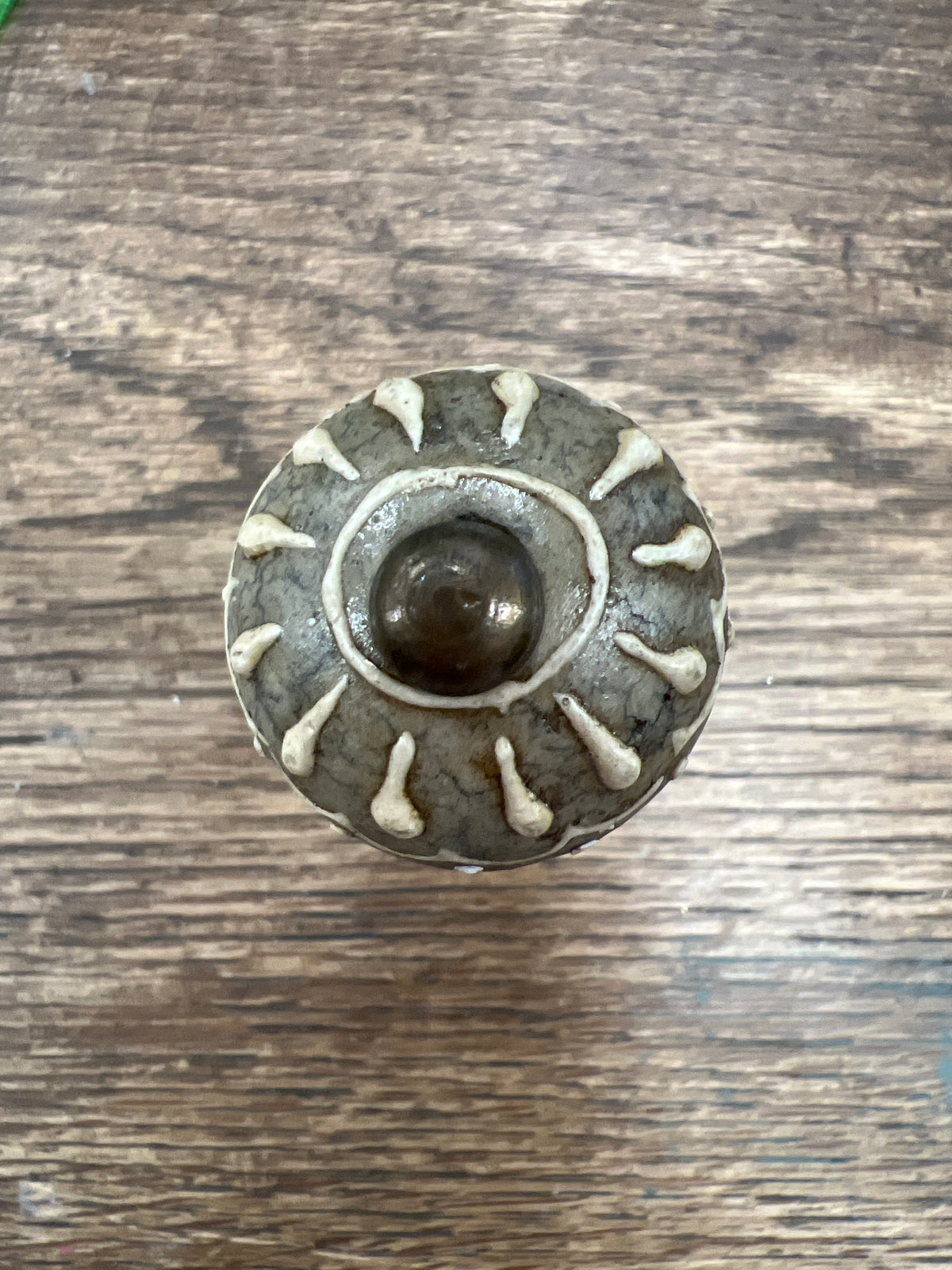 Brown With Cream Piped Pattern Round Knob 20mm