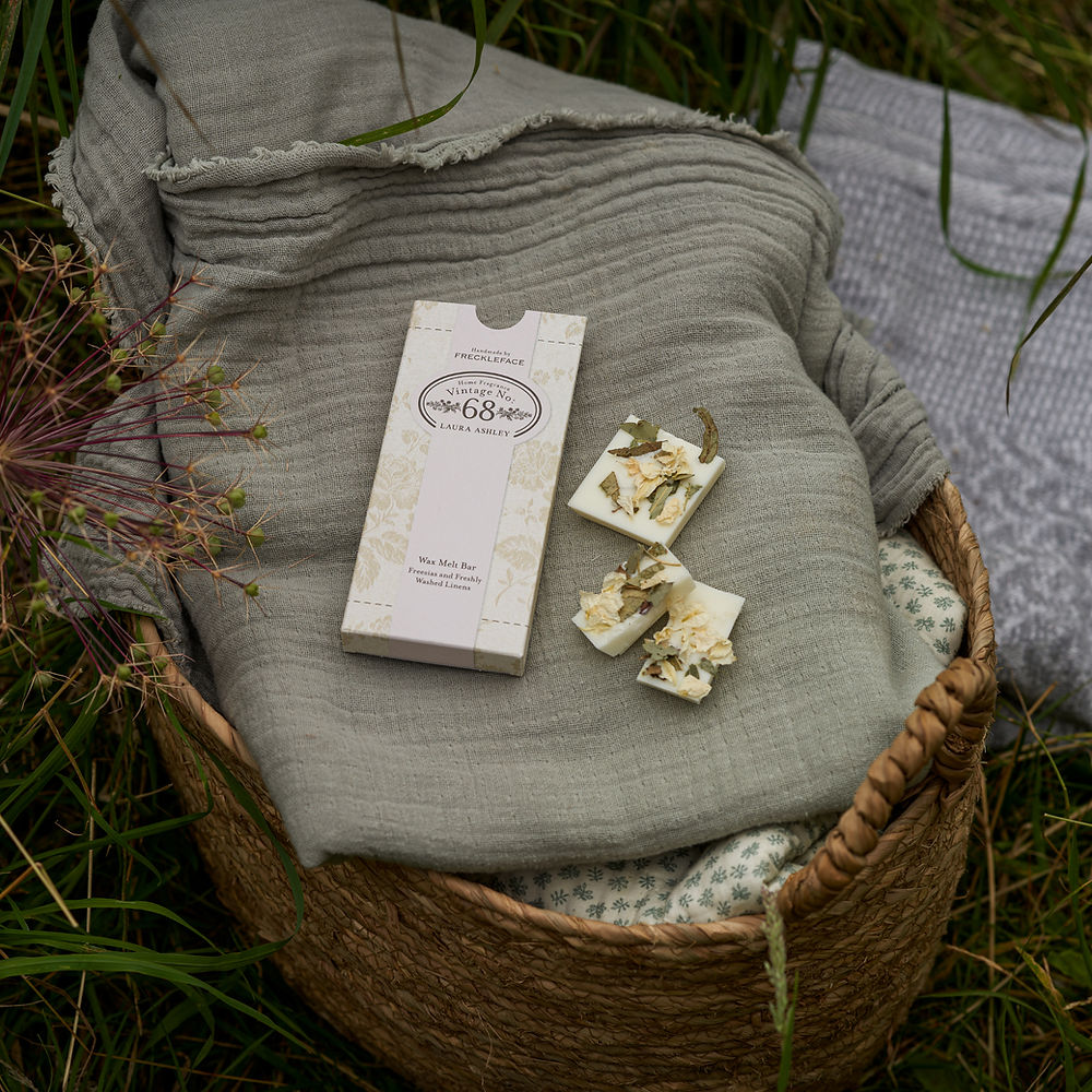 Wax Melt Snap Bar - Laura Ashley  No.68 Freesia & Freshly Washed Linen