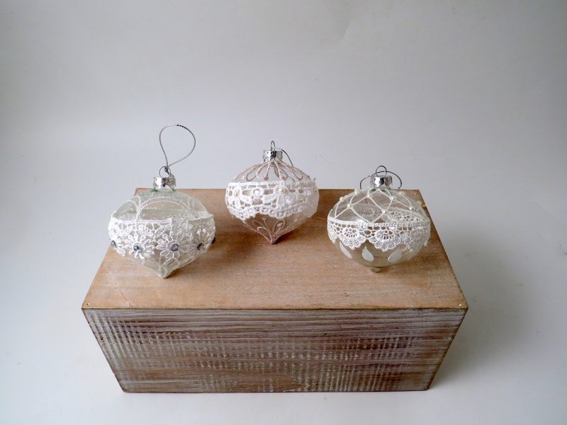 Glass Bauble With Lace Decoration