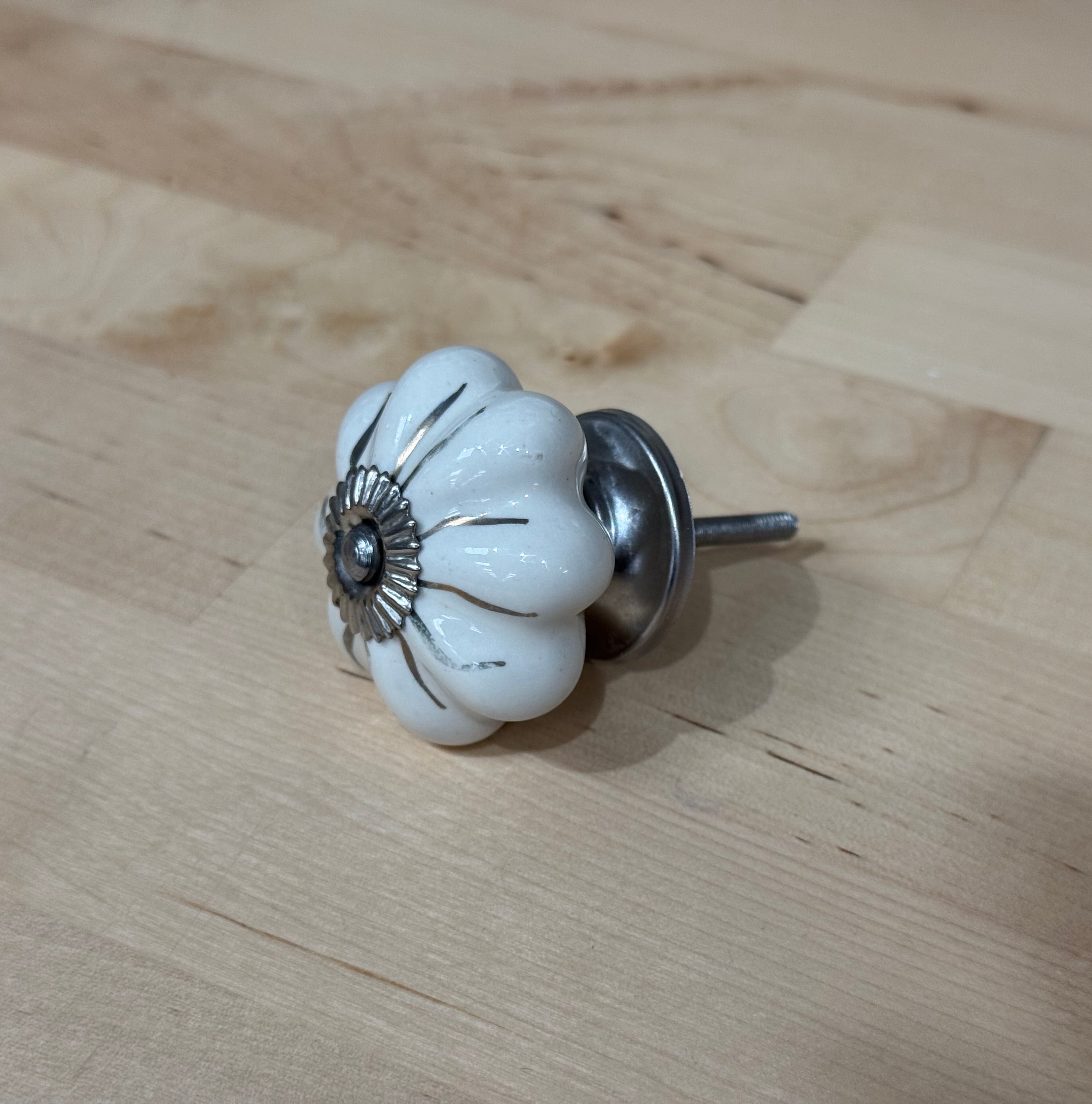 White Flower with Silver Stripes Knob
