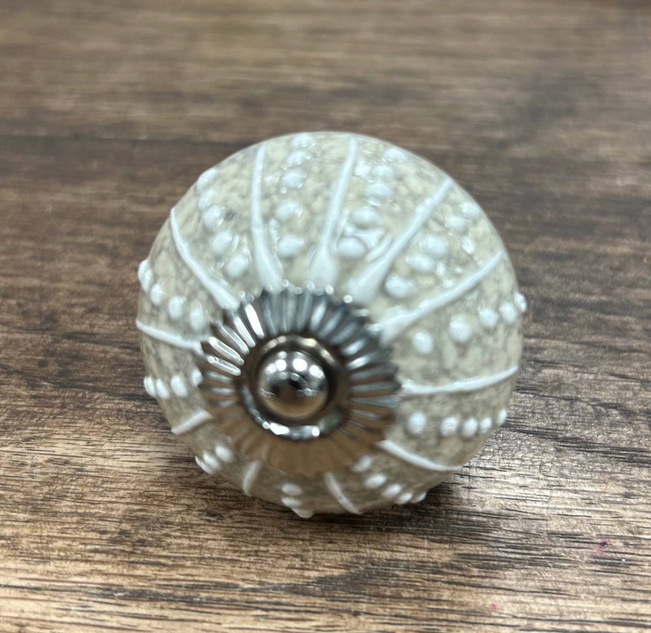 Beige & White Pattern Knob