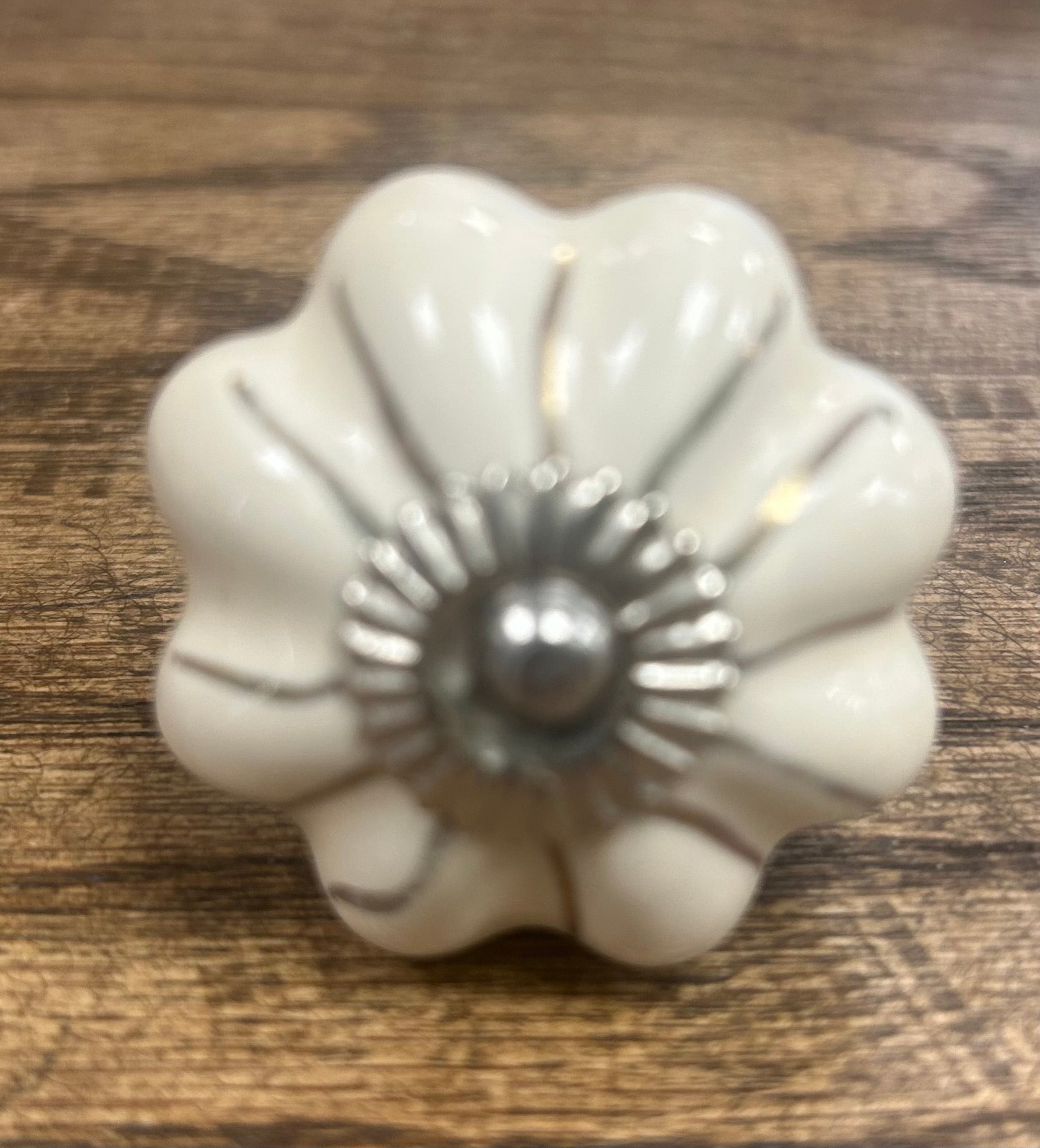 White Flower with Silver Stripes Knob