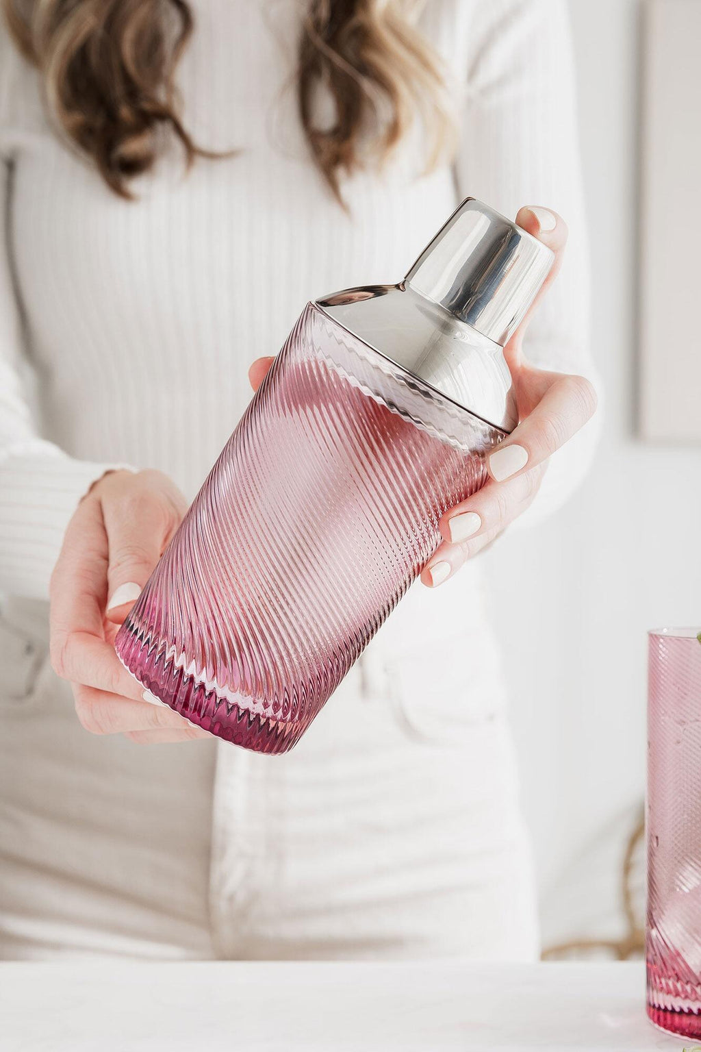 Twist Glass Cocktail Shaker – Pink