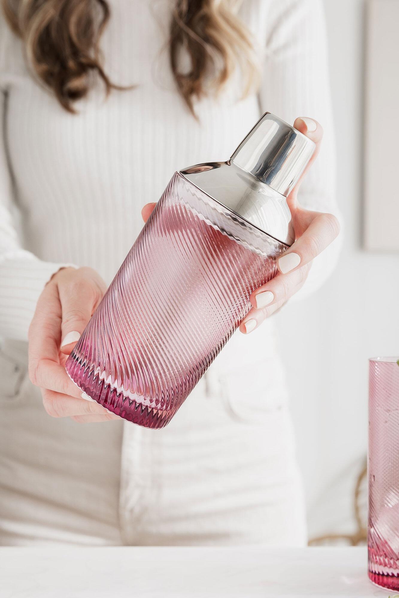 Twist Glass Cocktail Shaker – Pink