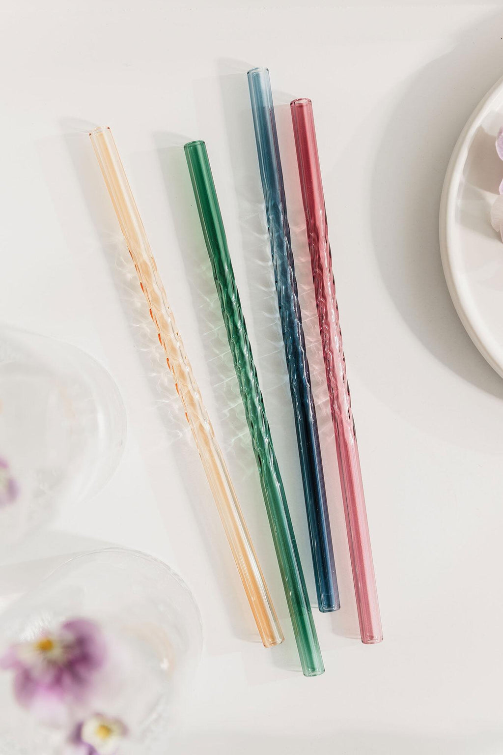 Twist Glass Straws and Cleaning Brush – Set of 4