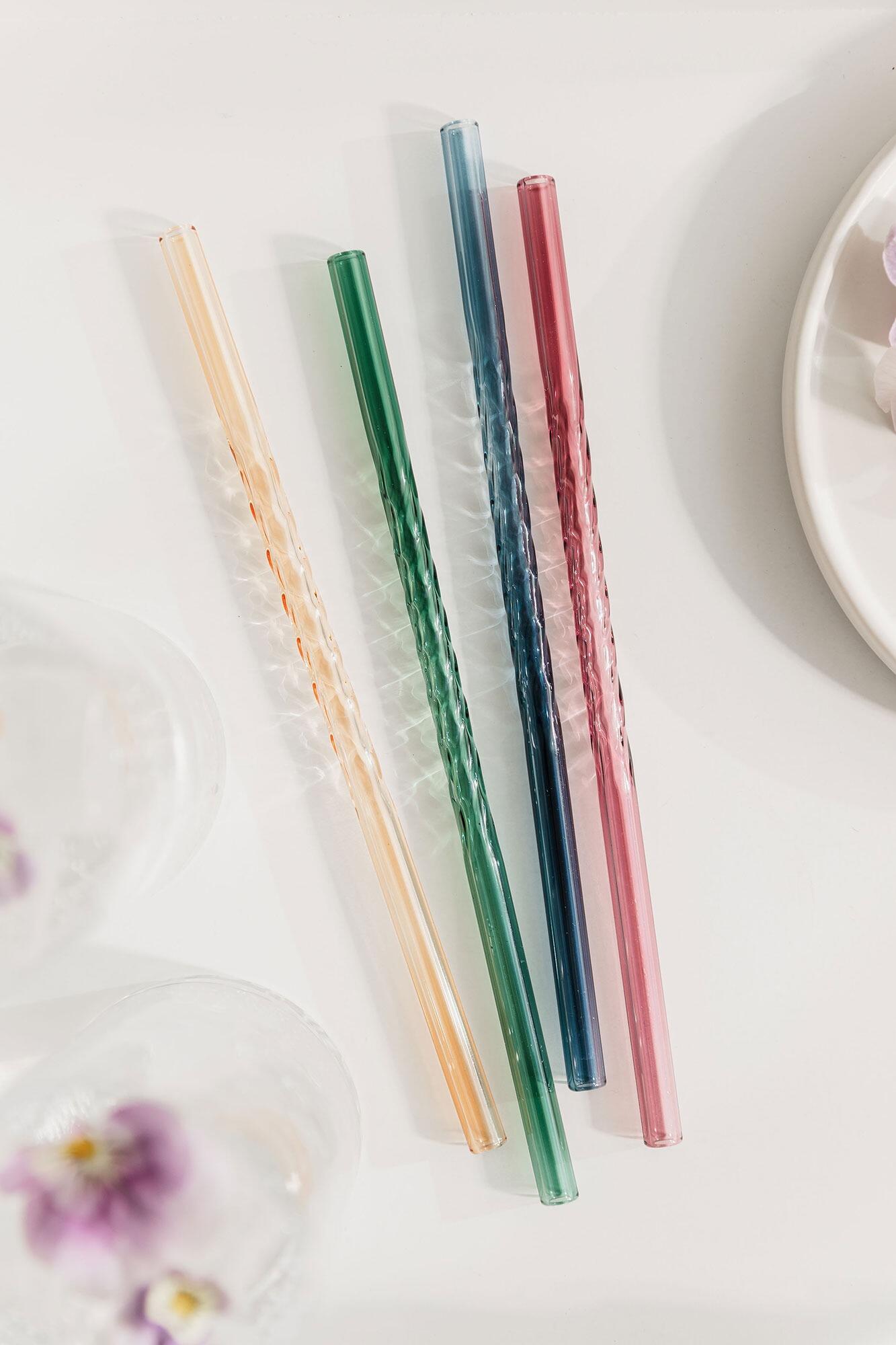 Twist Glass Straws and Cleaning Brush – Set of 4