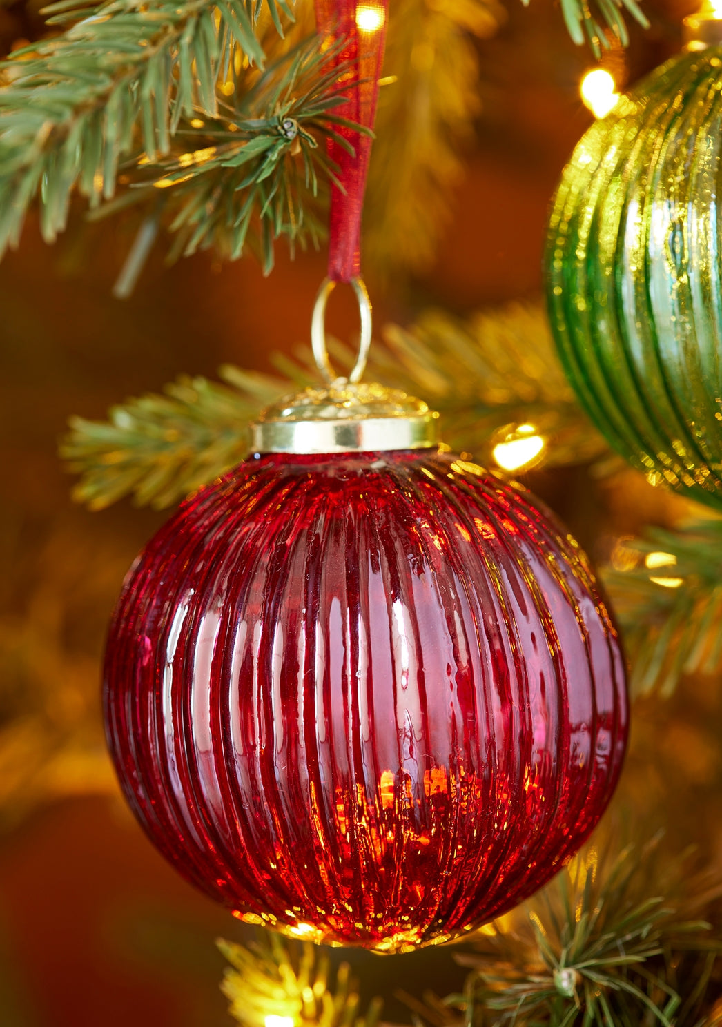 Glass Ribbed Bauble