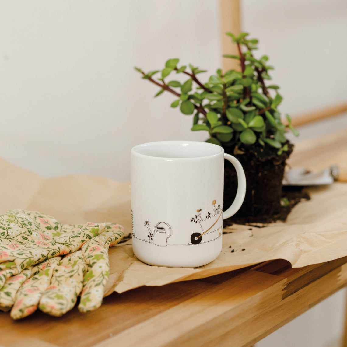 Porcelain Mug With Gardening Theme design
