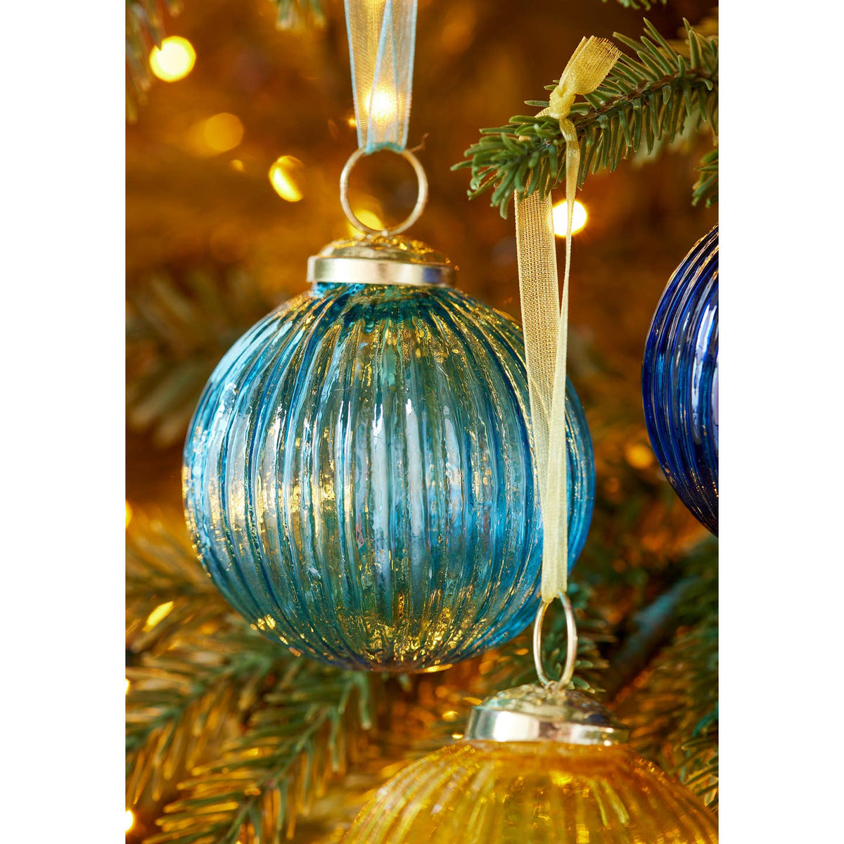 Glass Ribbed Bauble