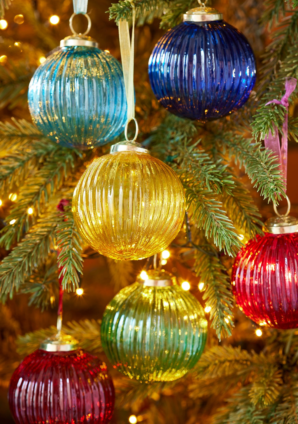 Glass Ribbed Bauble