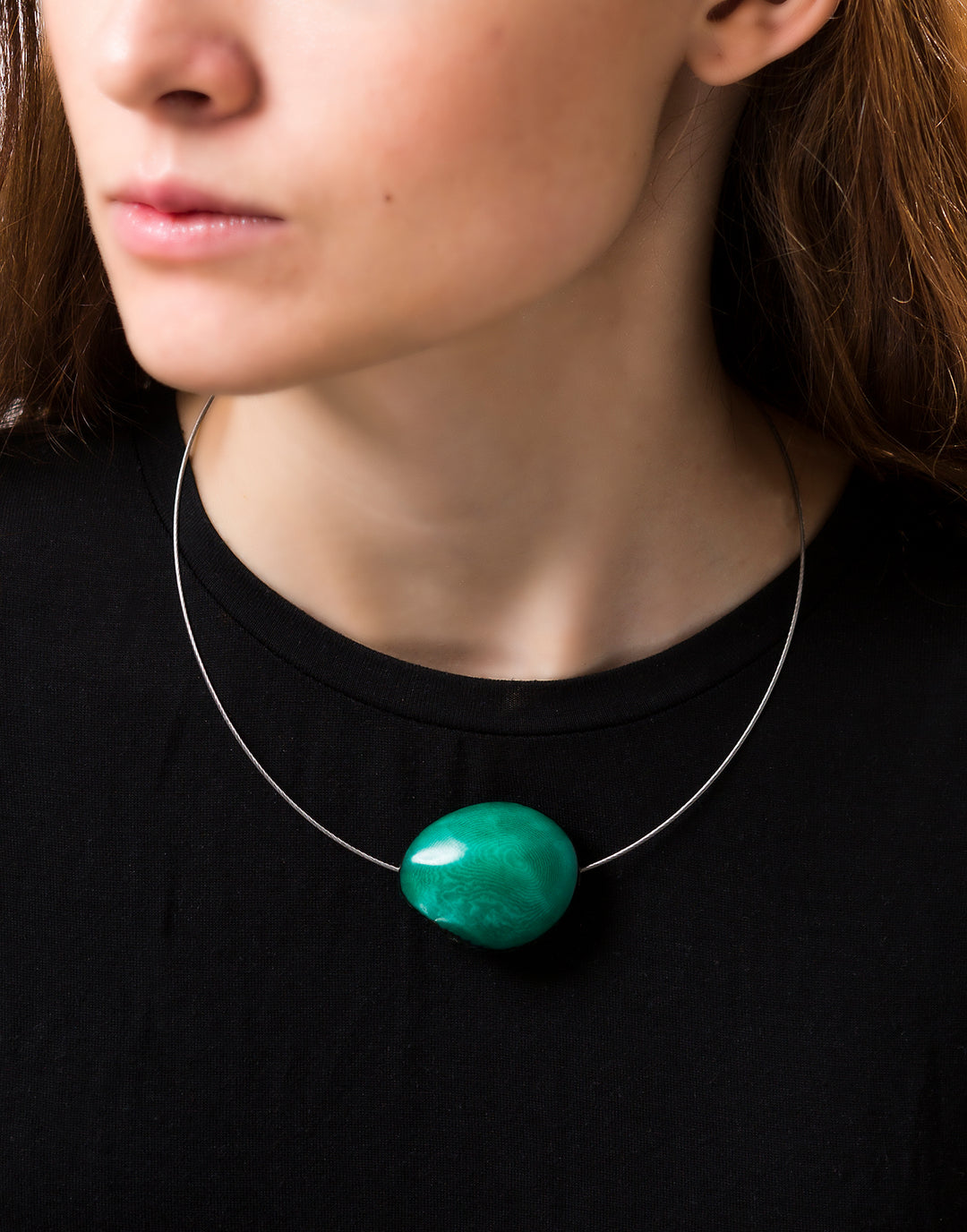 Flattened Seed Wire Necklace - Emerald